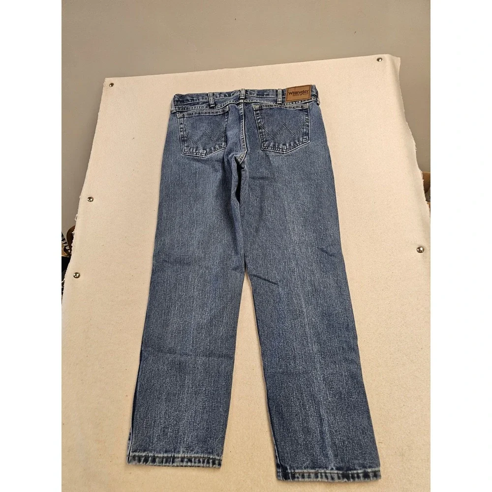 Wrangler Rugged Wear Relaxed Fit Straight Leg Jeans‎ Medium Wash Blue 34x30